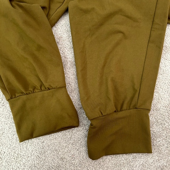 DIBAOLONG -ARMY GREEN  Yoga Joggers with Pockets - Picture 8 of 8
